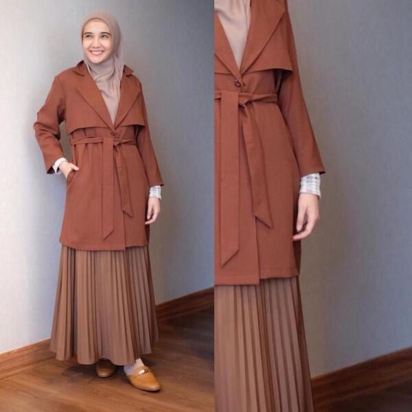 10 Padu Padan Rok Accordion ala Zaskia Sungkar buat Cewek Berhijab