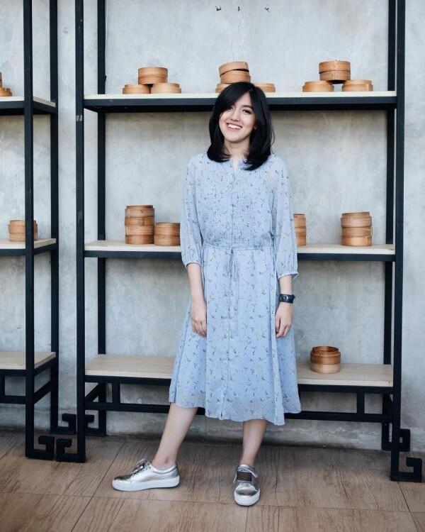 10 Pilihan Dress untuk Anak Muda ala Ify Alyssa, Anggun Banget!