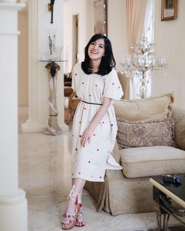10 Pilihan Dress untuk Anak Muda ala Ify Alyssa, Anggun Banget!