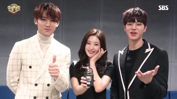 Curi Fokus di Variety Show 'Michuri', Ini 10 Potret Memesona Song Kang