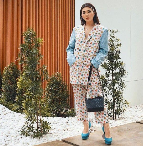 10 Ide Outfits Feminin Ala Anaz Siantar, Influencer yang Kece Abis!