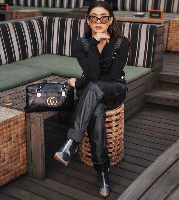 10 Ide Outfits Feminin Ala Anaz Siantar, Influencer yang Kece Abis!