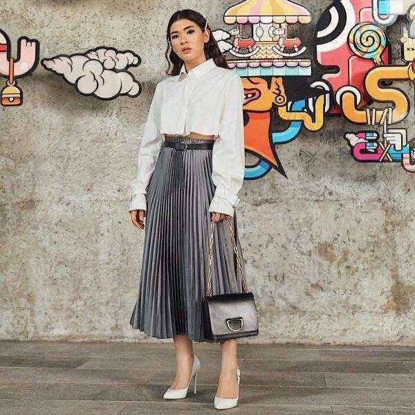 10 Ide Outfits Feminin Ala Anaz Siantar, Influencer yang Kece Abis!
