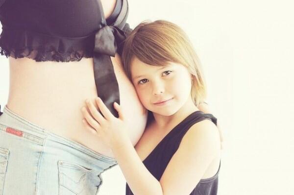5 Pertimbangan Penting Sebelum Memutuskan Mengadopsi Anak