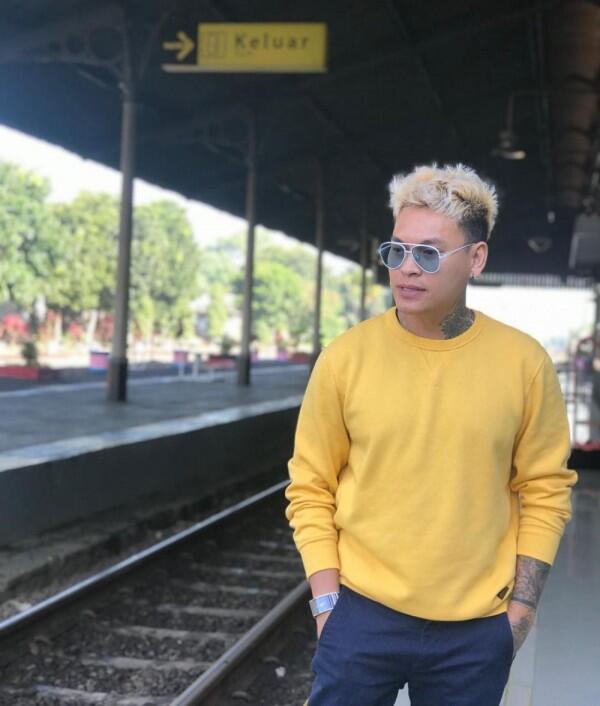 Jarang Muncul, Intip Yuk Kabar Terbaru Penyanyi Dua Wajah Hudson IMB
