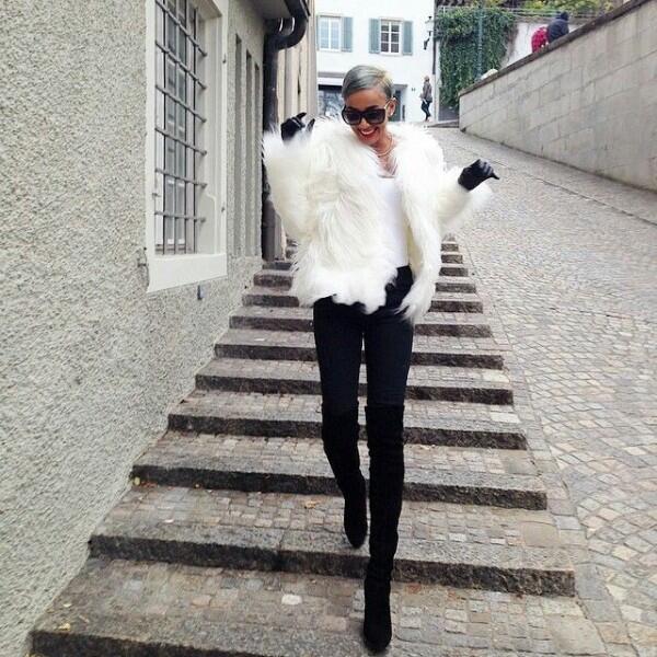 9 Monochrome Style ala Kimmy Jayanti, Tampak Classy & Stunning Abis!