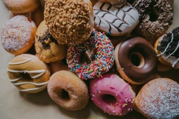 10 Makanan yang Bisa Merusak Kulit, Padahal Rasanya Enak Semua