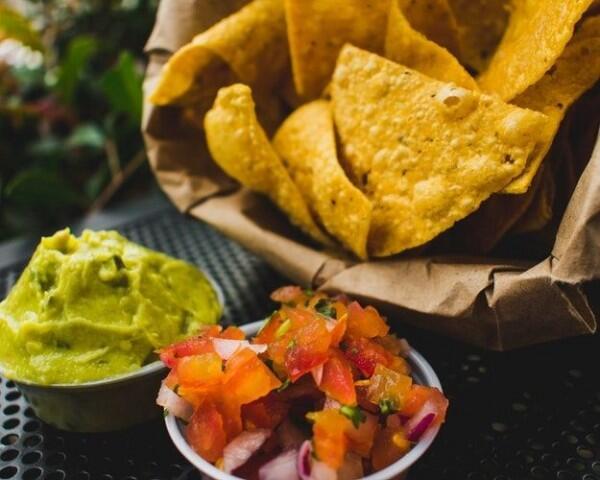 10 Makanan yang Bisa Merusak Kulit, Padahal Rasanya Enak Semua