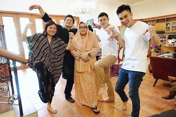 Bikin Adem, 10 Potret Romantis Kedekatan Baim Wong dan Keluarga