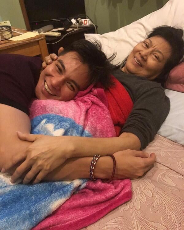 Bikin Adem, 10 Potret Romantis Kedekatan Baim Wong dan Keluarga