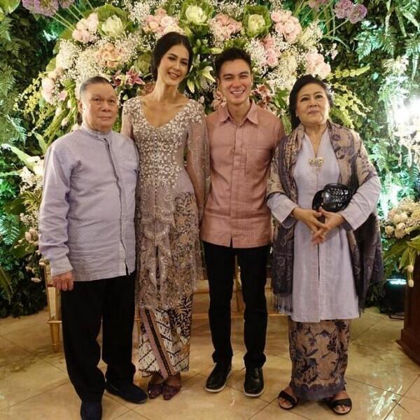 Bikin Adem, 10 Potret Romantis Kedekatan Baim Wong dan Keluarga