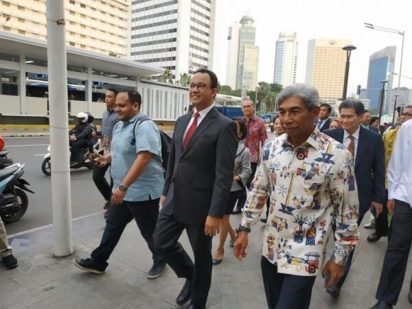 Anies: OB dan CEO Bisa Naik dalam Gerbong MRT yang Sama