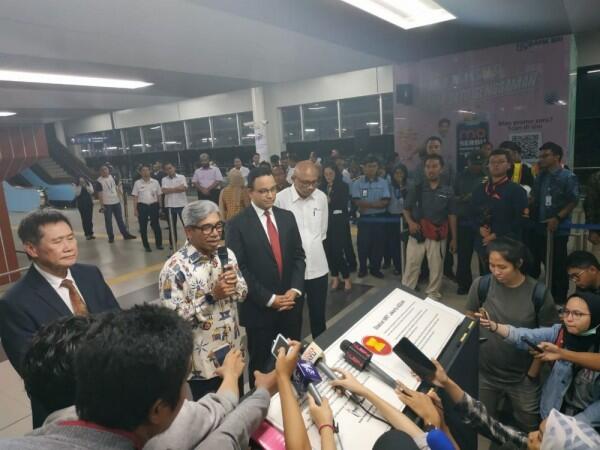 Anies: OB dan CEO Bisa Naik dalam Gerbong MRT yang Sama