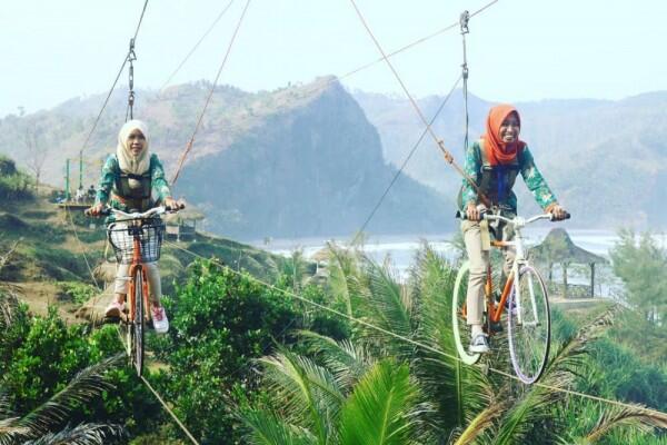 Main ke Pantai Menganti Kebumen, Ini 10 Spot Cantik yang Kamu Jumpai