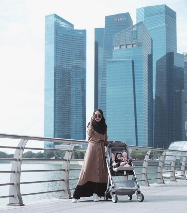 9 Inspirasi Gaya Liburan ala Hamidah Rachmayanti, Pas buat Ibu Muda!