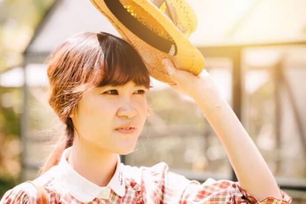 Walaupun Masih Umur 20an, Ini 6 Tanda Kamu Perlu Memakai Anti Aging