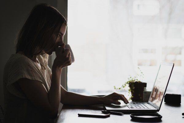 Berhenti Mengecam Diri Sendiri! 5 Cara Agar Lebih Menikmati Hidup