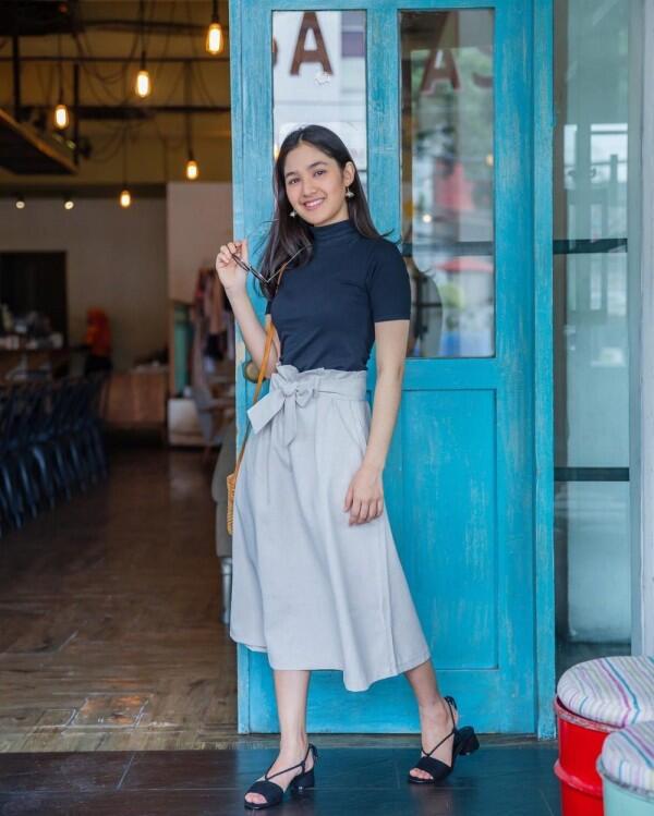 Manis & Menarik Perhatian, 9 OOTD Girly Cut Syifa Ini Wajib Kamu Coba!