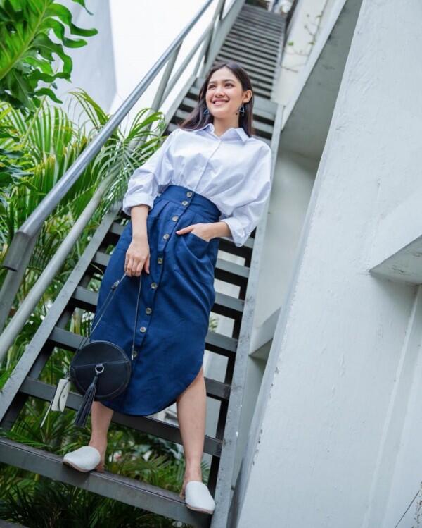Manis & Menarik Perhatian, 9 OOTD Girly Cut Syifa Ini Wajib Kamu Coba!