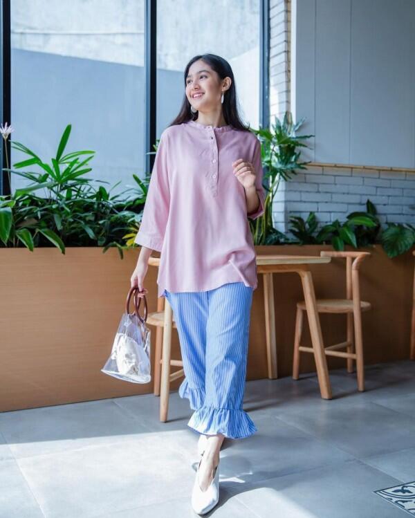Manis & Menarik Perhatian, 9 OOTD Girly Cut Syifa Ini Wajib Kamu Coba!
