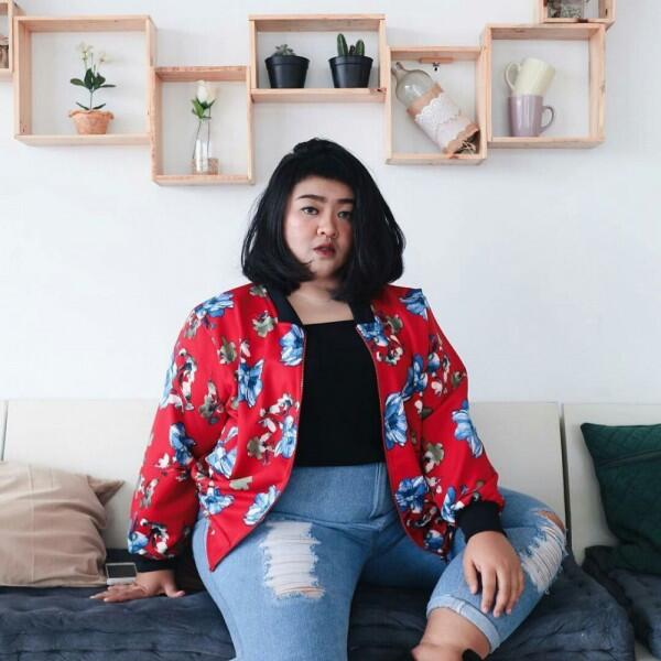 10 Ide Floral Outfit untuk Cewek Bertubuh Big Size, Bagus Banget!