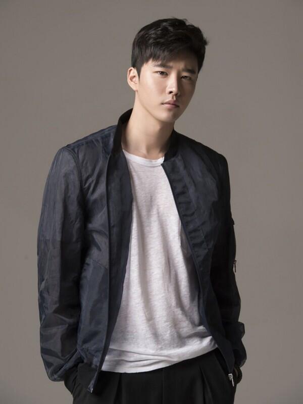 11 Potret Kim Kwon, Kakak Jinyoung GOT7 di KDrama 'He Is Psychometric'