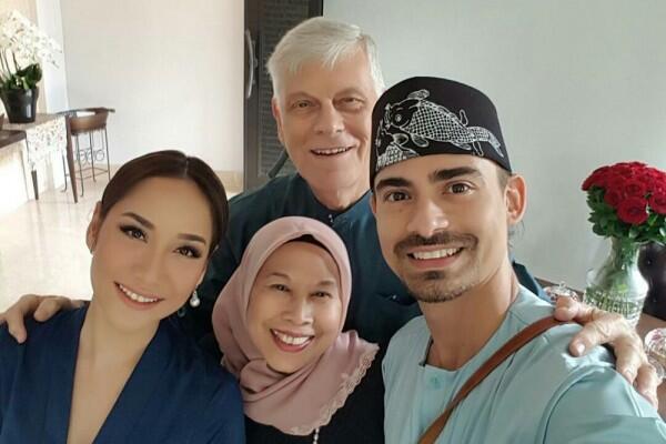 10 Potret Kedekatan Bunga Citra Lestari dan Mertua, Akur Banget Lho!