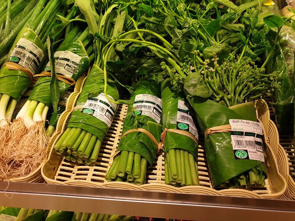 9 Foto viral supermarket jual produk dibungkus daun pisang, salut