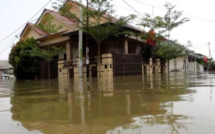 Hari ke-5, Ratusan Korban Banjir Indramayu Masih Bertahan di Pengungsian
