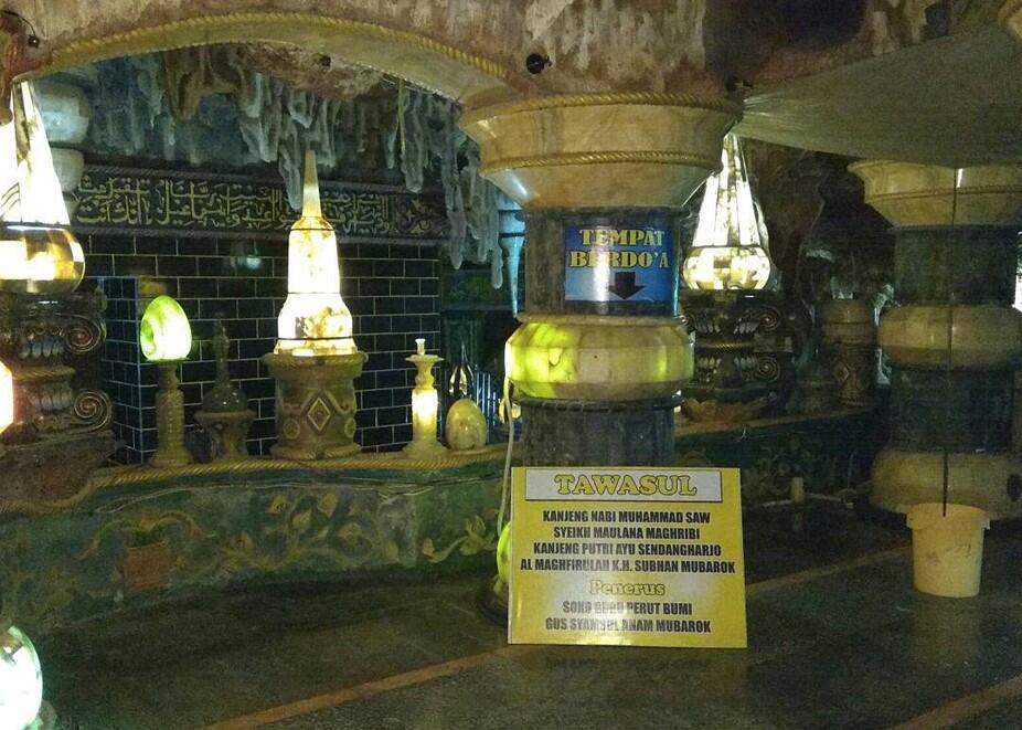 Wisata Religi di Masjid Perut Bumi