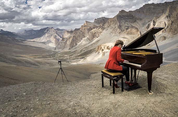 Ekstrim ! Konser Grand Piano di Gunung Himalaya