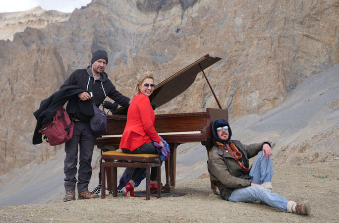 Ekstrim ! Konser Grand Piano di Gunung Himalaya