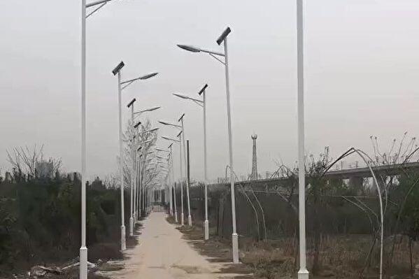 Ada 1000 Lampu Jalan di Sepanjang 3 KM Jalanan Desa Ini Gan!