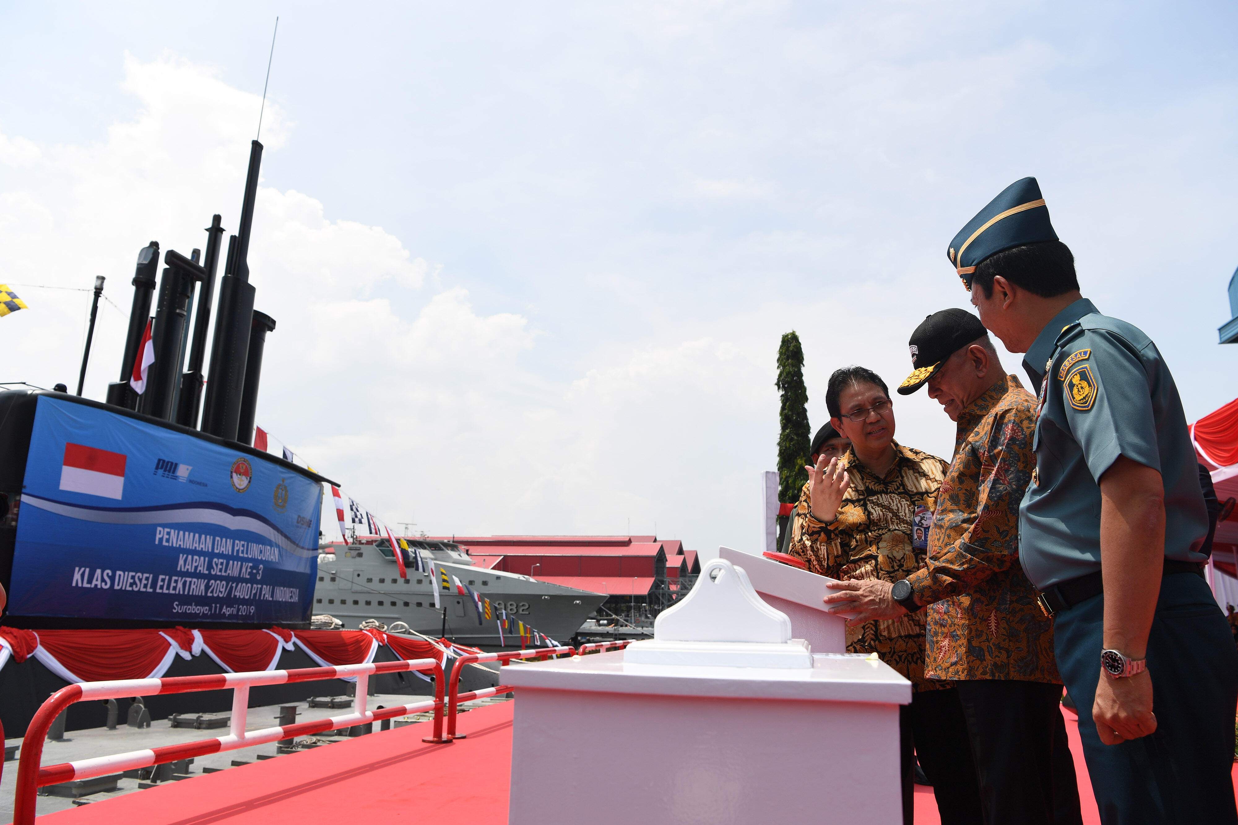 KRI Alugoro-405 Resmi Meluncur sebagai Kapal Selam ke-3 Milik TNI AL