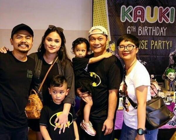 10 Potret Bahagia Iwa K yang Menikah Lagi & Punya Anak Perempuan Lucu
