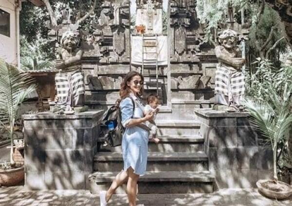 10 Potret Nadya Mulya Bareng Anak Bungsunya di Bali, Memesona!