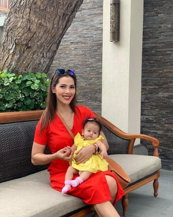 10 Potret Nadya Mulya Bareng Anak Bungsunya di Bali, Memesona!