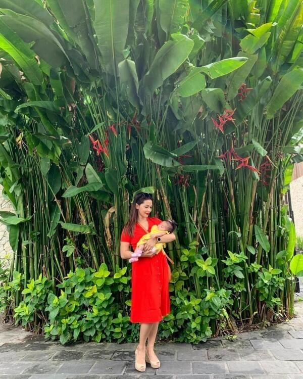 10 Potret Nadya Mulya Bareng Anak Bungsunya di Bali, Memesona!