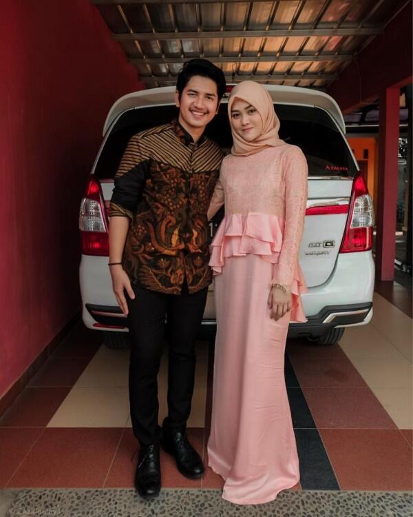 Bakal Jadi Orangtua, Ini 10 Potret Kemesraan Zikri Daulay dan Istri