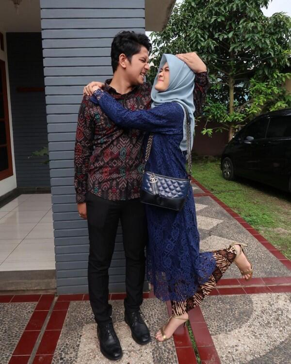 Bakal Jadi Orangtua, Ini 10 Potret Kemesraan Zikri Daulay dan Istri