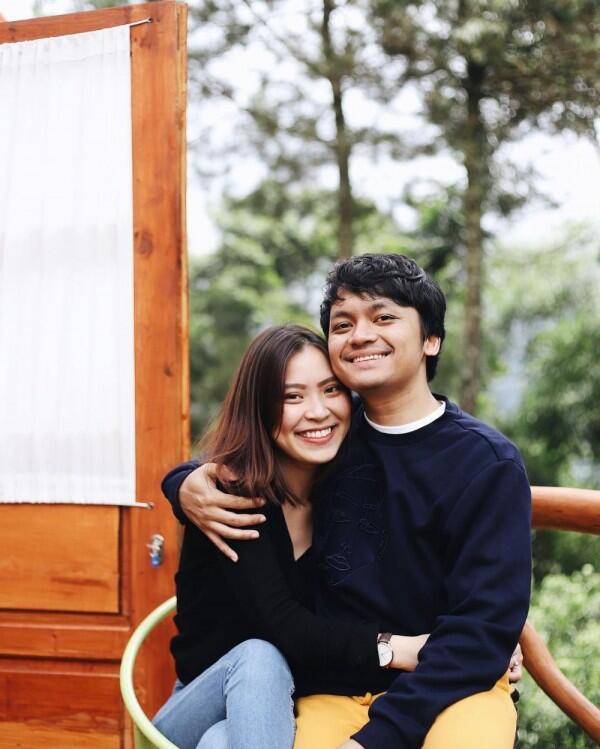 Potret Calvin Jeremy & Pacar yang Jarang Disorot, Udah 5 Tahun Lho!