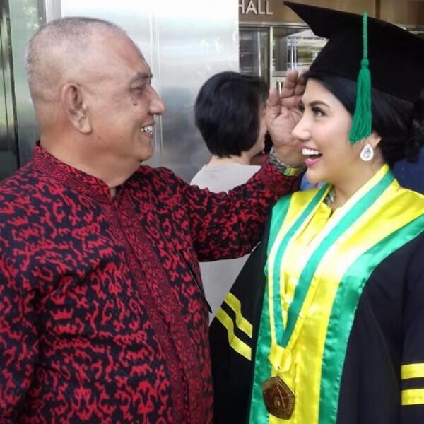 Wisuda, 10 Potret Manis Icha Calista Adik Bella Shofie yang Menawan