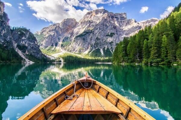 10 Potret Pragser Wildsee di Italia, Bisa Jadi Bucket List-mu Nih!