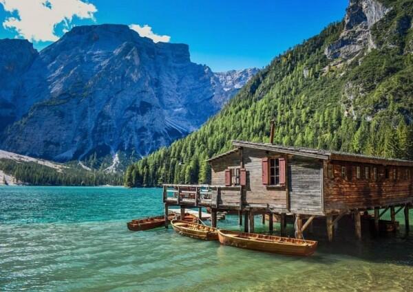 10 Potret Pragser Wildsee di Italia, Bisa Jadi Bucket List-mu Nih!