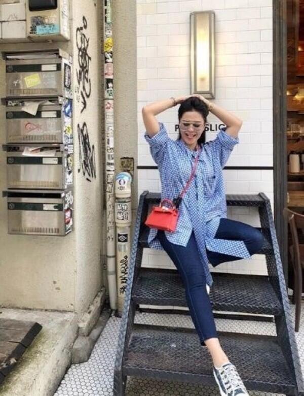 10 Potret Vicky Zainal, Kakak Bunga Zainal yang Gak Kalah Cetar