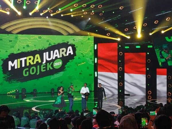 Pernah Antar Sate untuk Jokowi, Driver Gojek Ini Diberi Sepeda