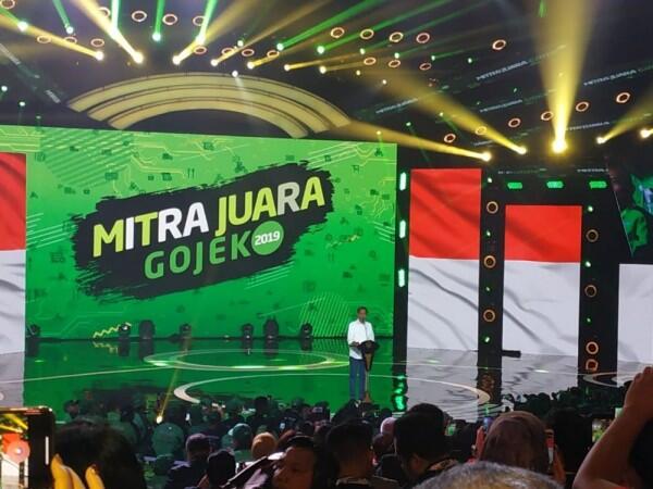 Pernah Antar Sate untuk Jokowi, Driver Gojek Ini Diberi Sepeda