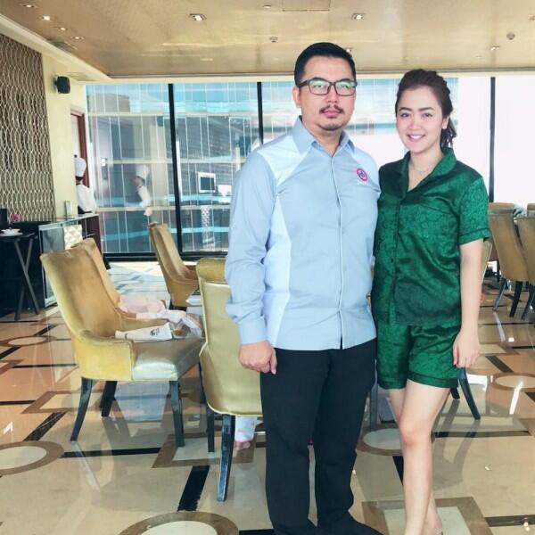 10 Tahun Menikah, 10 Potret Vega Darwanti & Suami yang Bebas Gosip