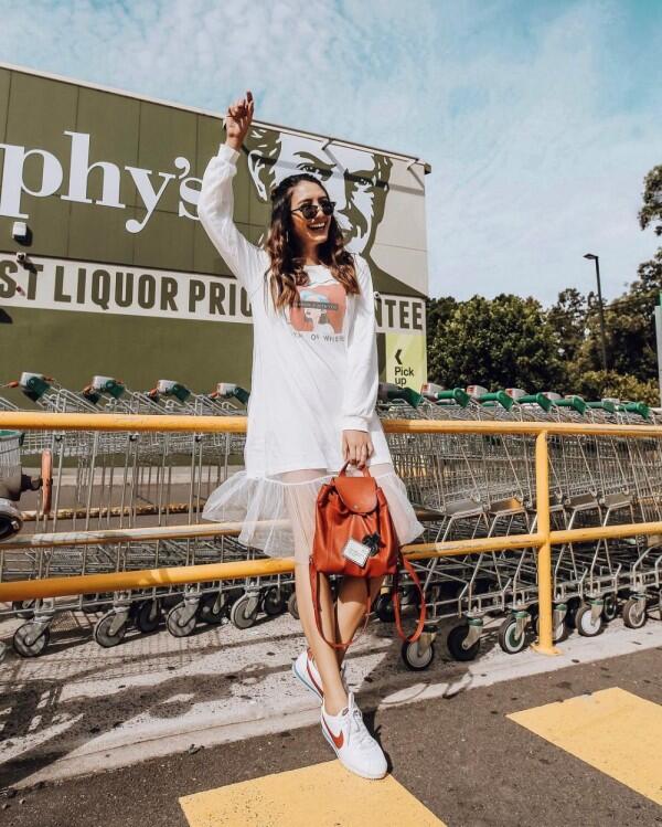 10 Inspirasi Gaya Sporty Rasa Feminin ala Acha Sinaga, Luwes Banget!