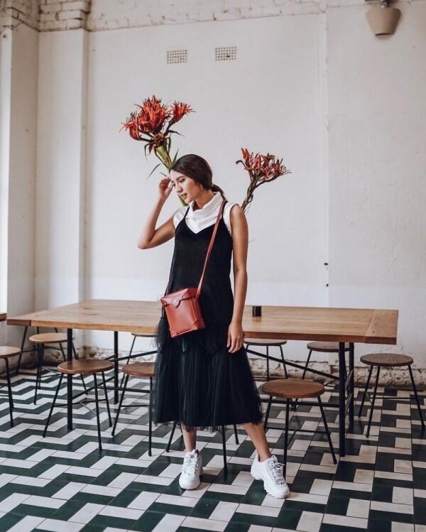 10 Inspirasi Gaya Sporty Rasa Feminin ala Acha Sinaga, Luwes Banget!